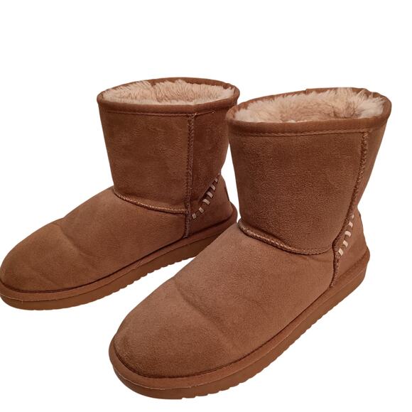Camel Crown Ladies Chestnut color, Faux Suede, Sherpa Lined, Booties Size 7.5 - Picture 3 of 12